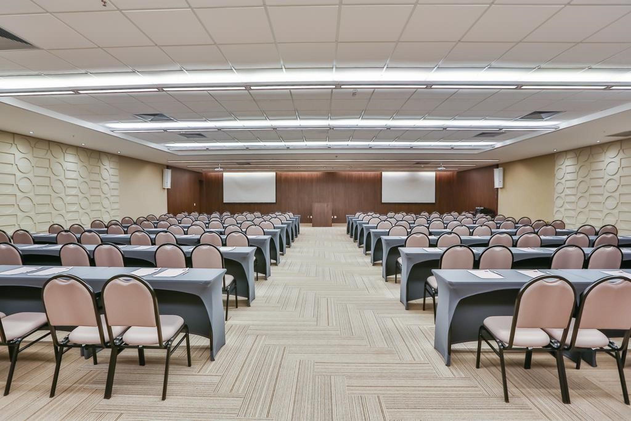 Hotel Clarion Goiânia Orion Extérieur photo A typical conference room