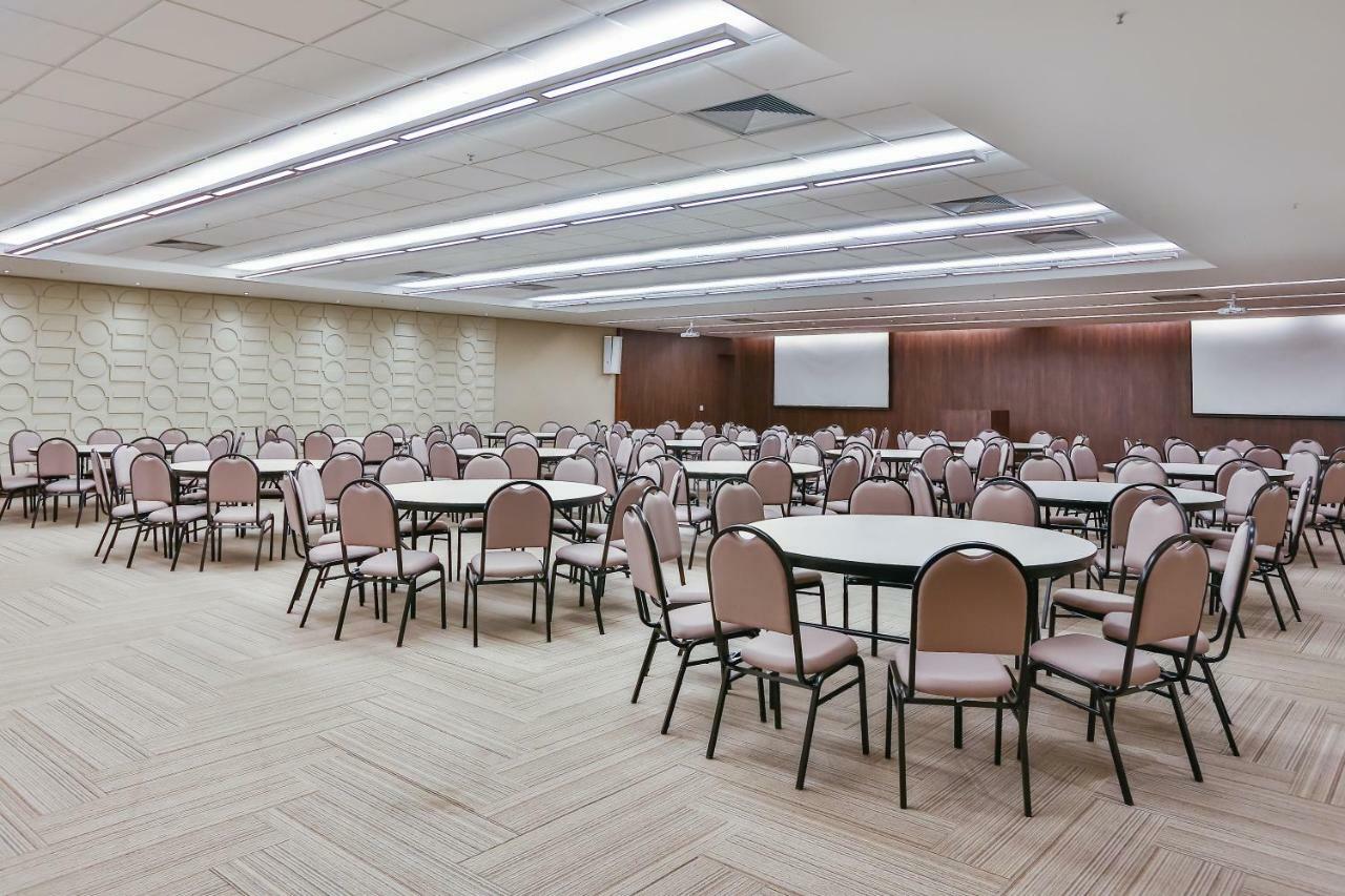 Hotel Clarion Goiânia Orion Extérieur photo A typical conference room